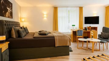 Deluxe Double Room, Garden View | Bathroom | Hair dryer, towels, soap, shampoo
