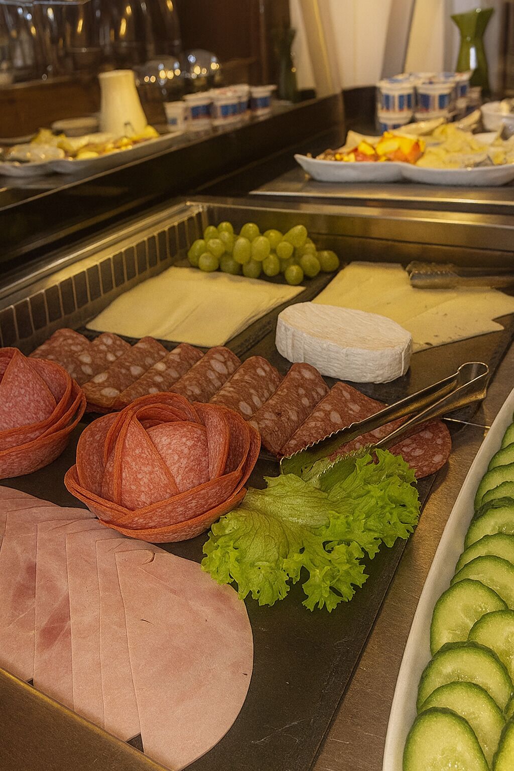 Petit déjeuner buffet (15.00 EUR par personne)