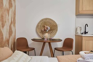 Iron/ironing board, travel cot, WiFi, bed sheets