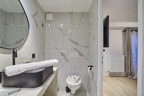 Dusche, Haartrockner, Shampoo