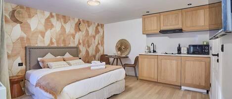 Strykejern/-brett, reiseseng for barn, wi-fi og sengetøy