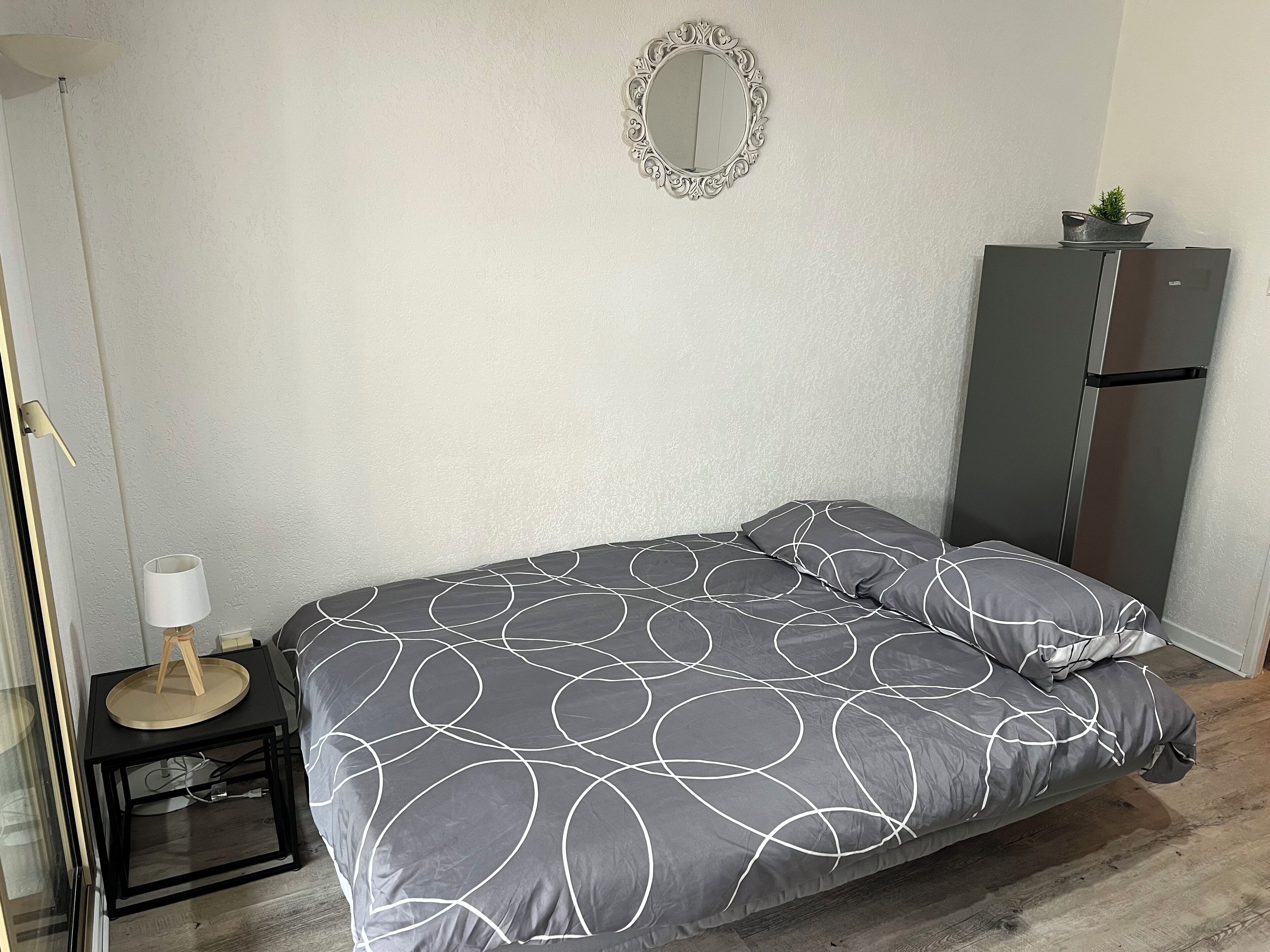 1 dormitorio, tabla de planchar con plancha, wifi gratis y ropa de cama