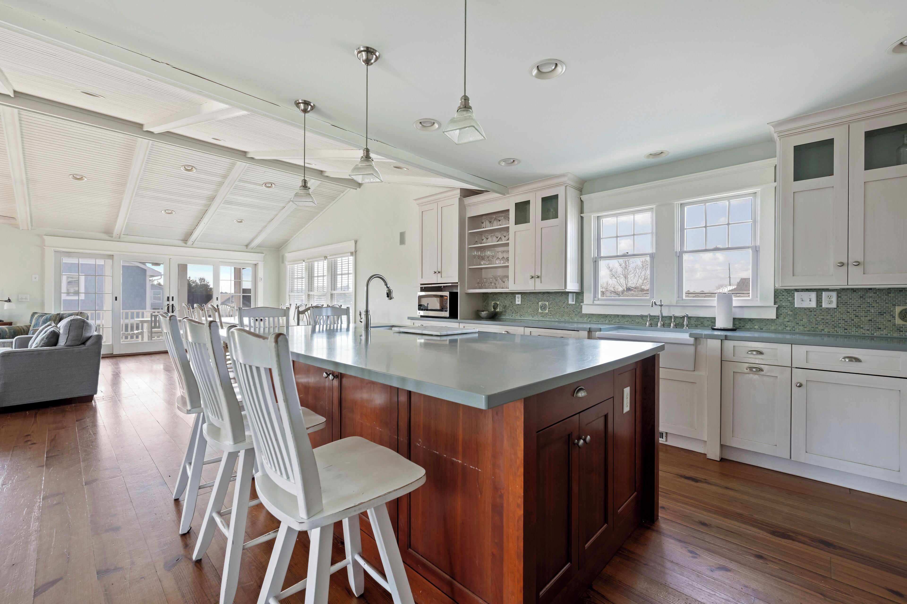 المنشأة من الداخل