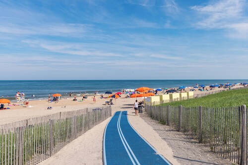 FAMILY AFFAIR!  GORGEOUS 7 BR HOME- WALK TO BETHANY BEACH! 104 Third St.