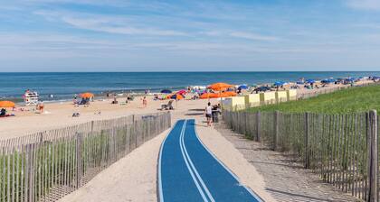 FAMILY AFFAIR! GORGEOUS 7 BR HOME- WALK TO BETHANY BEACH! 104 Third St.
