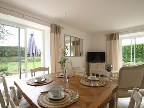 Dining - Charming Norman house with heated pool (Sottevast)