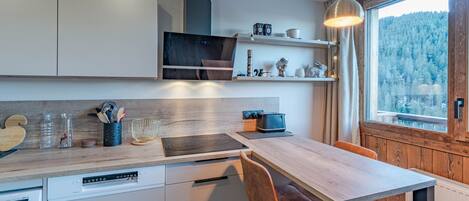 Réfrigérateur, lave-vaisselle