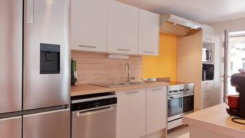 Réfrigérateur, micro-ondes, four, lave-vaisselle