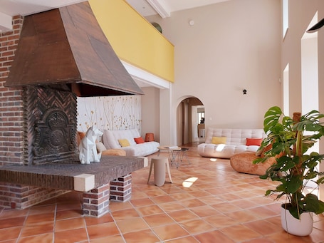 内装. Luxury Stay at Moulin de Bouchereau: Nature & Relaxation