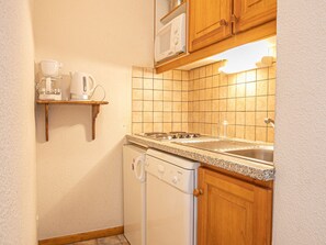 Kjøleskap, mikrobølgeovn og oppvaskmaskin