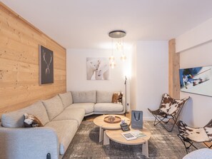 TV - New ski-in/ski-out apartment, 4 bedrooms, garage, Alpe d'Huez (Huez)