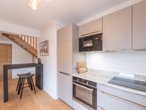 Fridge, microwave, dishwasher - New ski-in/ski-out apartment, 4 bedrooms, garage, Alpe d'Huez (Huez)