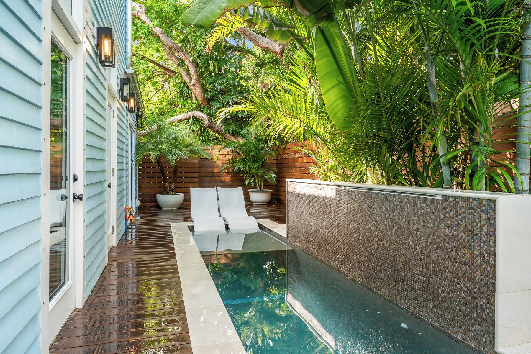 Een verwarmd zwembad