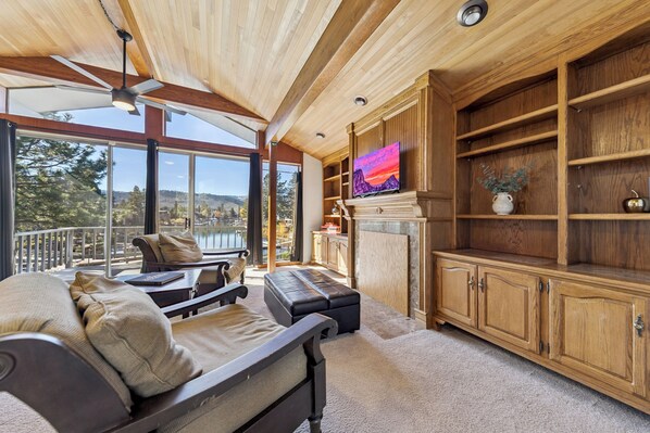 TV, fireplace