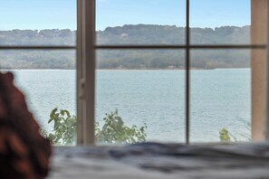 Interior - Lake Harbour on TRL - For 6 (Hollister)