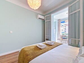 1 chambre, coffre-fort, fer et planche à repasser