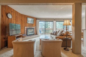 TV, peis og kontorer