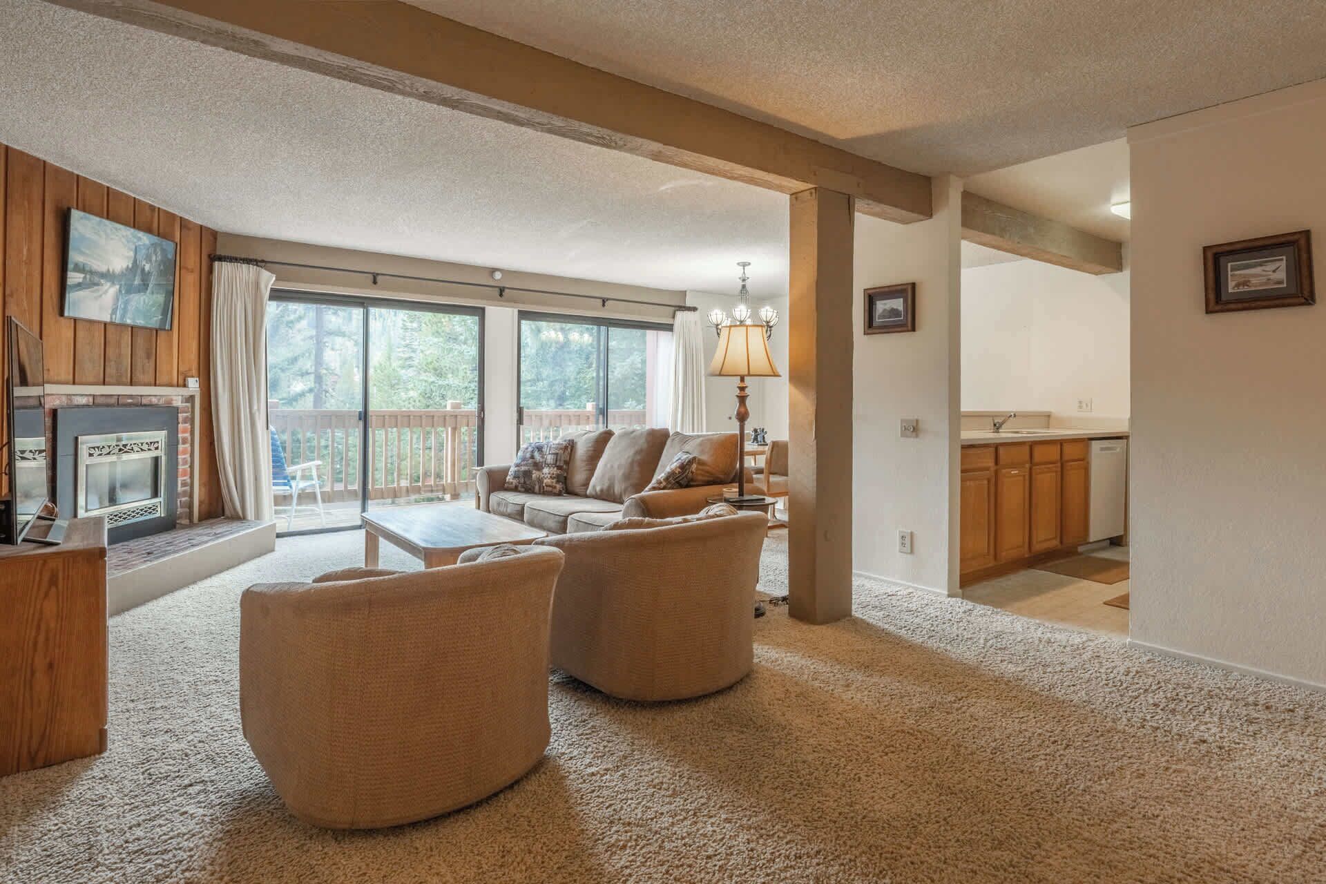 TV, lareira, escritórios