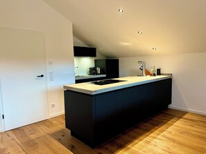 Horno, parrilla de estufa y lavavajillas 