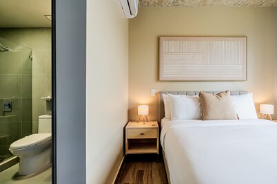 w Stylish 2BR Apartment in Vibrant Centriqo