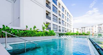 w Stylish 2BR Apartment in Vibrant Centriqo