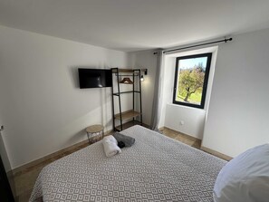 6 bedrooms, travel cot, free WiFi, bed sheets - Mas de Baye - Swimming pool & Spa - 5-star furnished holiday accommodation (Vaison-la-Romaine)