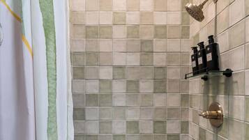Shower, hair dryer, towels, shampoo