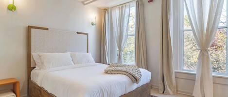 2 habitaciones, tabla de planchar con plancha, wifi y ropa de cama