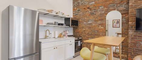 Frigorífic, microones, forn i placa de cuina