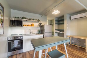 Fridge, microwave, oven, stovetop