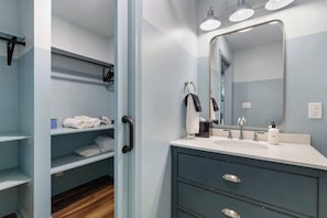 Shower, hair dryer, towels, shampoo