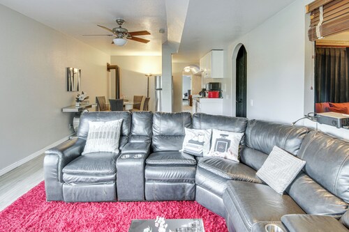 4 Mi to Broadmoor! Apt w/ Movie Theater & Mtn View