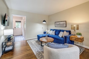 Apartment (2 Bedrooms) | Interior - 1 Mi to Old Town Alexandria: Townhome w/ Patio (Alexandria)