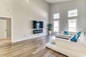 House (5 Bedrooms) | Interior - 8 Mi to Disney! Family-friendly Davenport Home (Davenport)