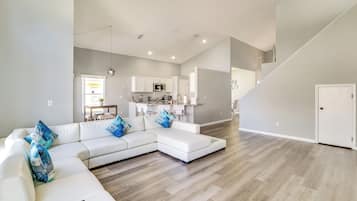 House (5 Bedrooms) | Interior