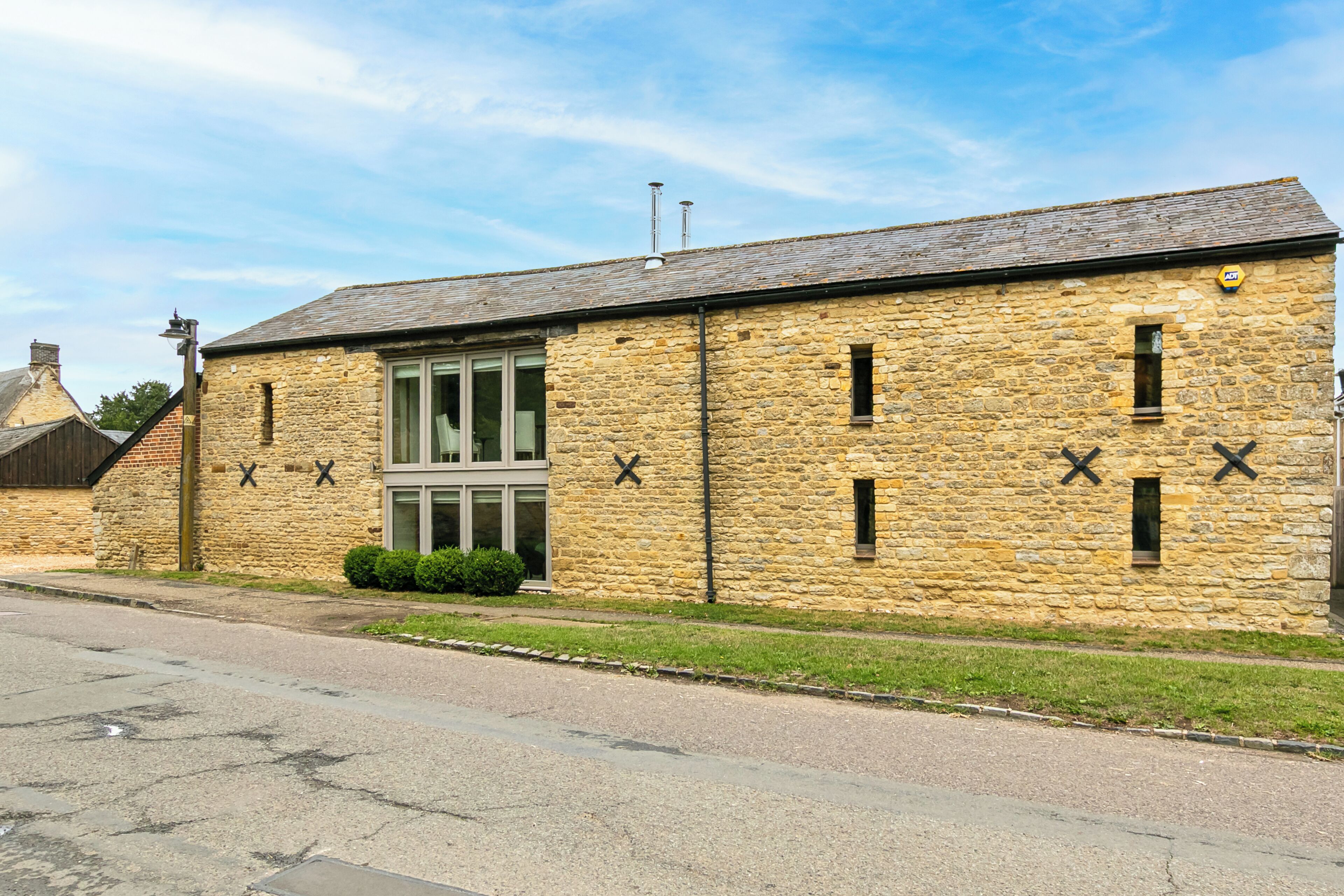 Mặt tiền nơi lưu trú