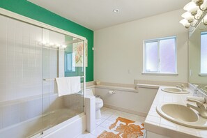 House (3 Bedrooms) | Interior - Mtn Views & Hot Tub: 4,300-sq-ft Oakland Retreat (Oakland)