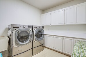 House (3 Bedrooms) | Interior - Mtn Views & Hot Tub: 4,300-sq-ft Oakland Retreat (Oakland)