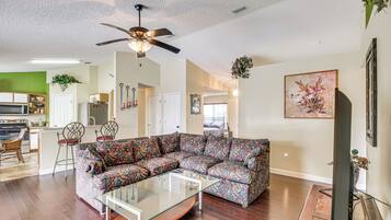 House (2 Bedrooms) | Interior