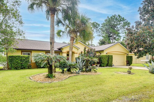 5 Mi to Beaches: Family Getaway in Palm Coast!