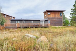 Interior - Grand Family Home w/ Deck & Trail Access in Fraser (Fraser)