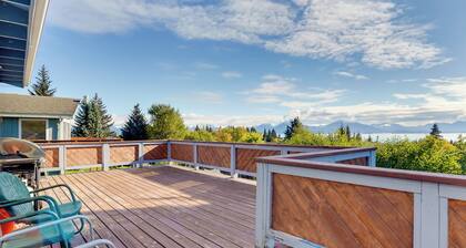 2 Mi to Bishops Beach: Mtn-view Escape w/ Deck