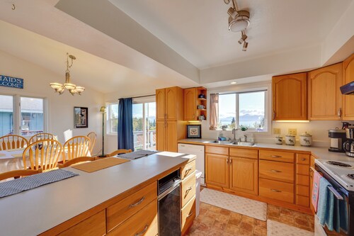 Mountain Views for Miles! Apt Near Homer Spit