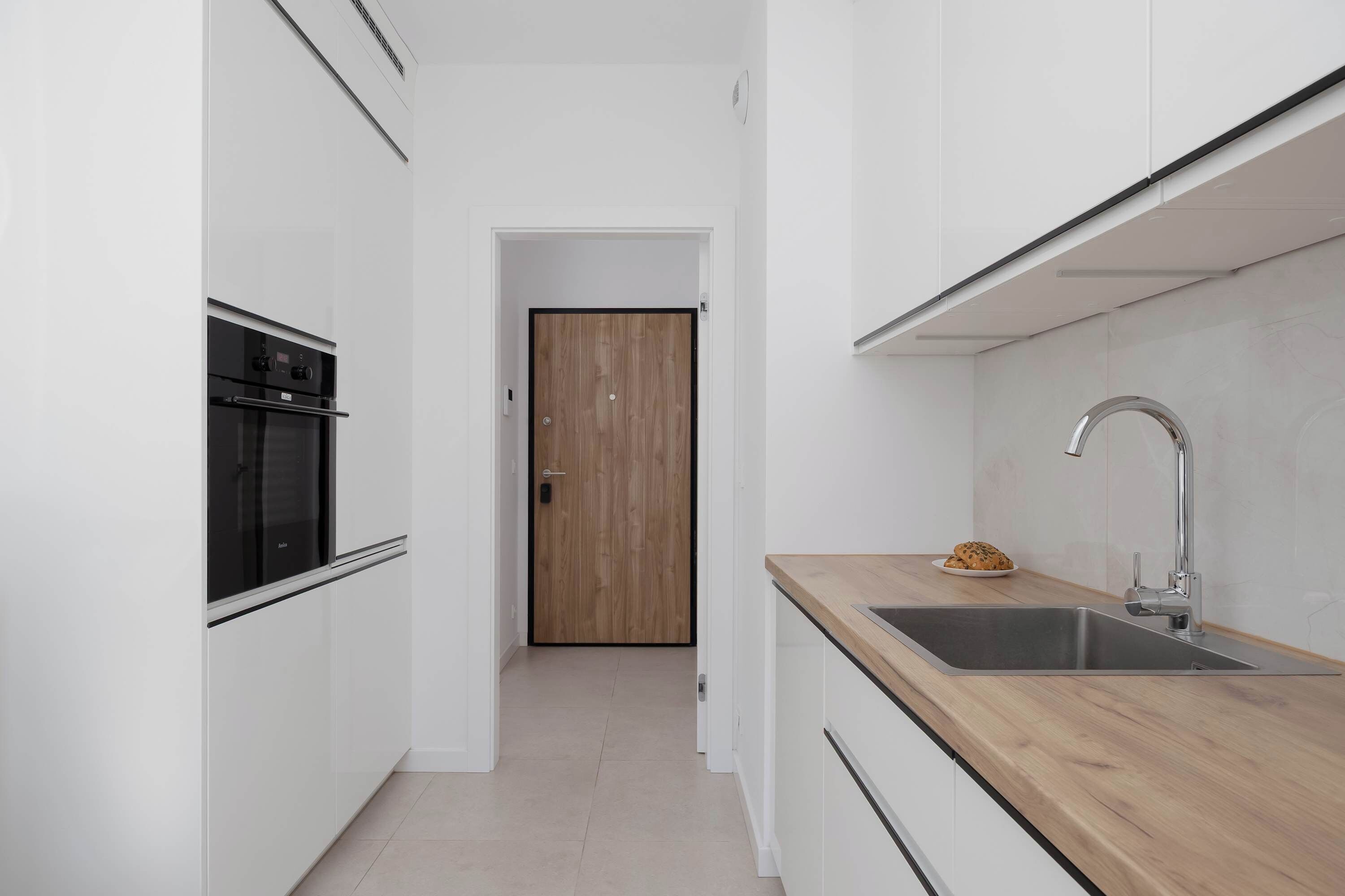 Frigorífico, horno, placa de cocina y lavavajillas