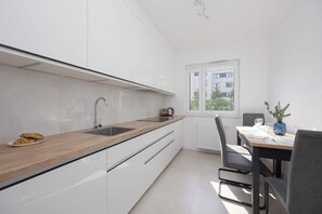 冷蔵庫�、オーブン、コンロ、食器洗い機