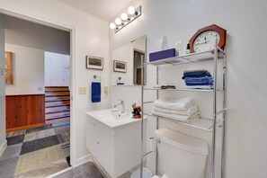 Apartment (2 Bedrooms) | Interior - Fish & Hike! Home Base for Kachemak Bay Adventures (Homer)