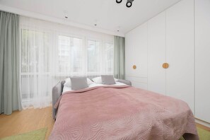 Bügeleisen/Bügelbrett, Reisekinderbett, WLAN, Bettwäsche