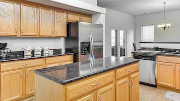 House (4 Bedrooms) | Interior