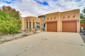 House (4 Bedrooms) | Interior - Easy ABQ Access: Large Family Home w/ Patio & Yard (Rio Rancho)