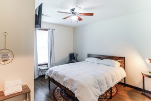 Interior - Game Day Getaway! Home w/ Yard, 4 Mi to Ole Miss (Oxford)